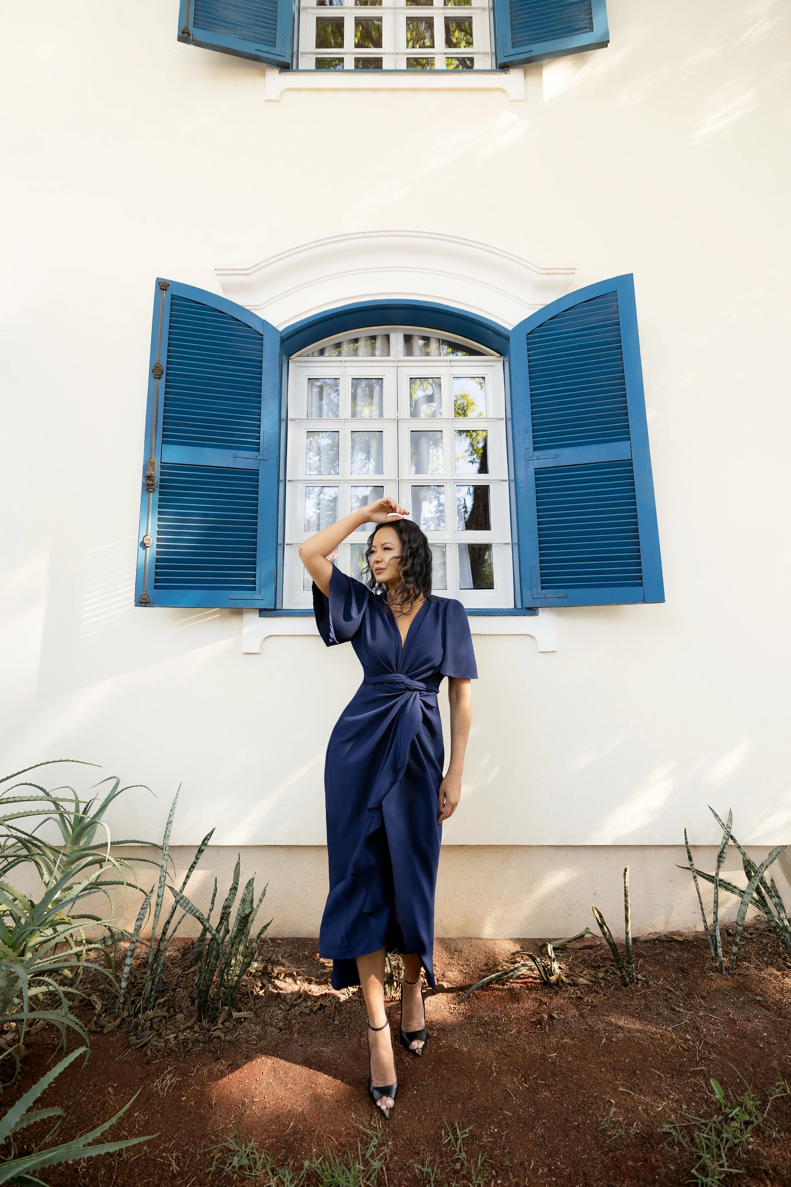 Vestido Athena azul-marinho, corpo inteiro